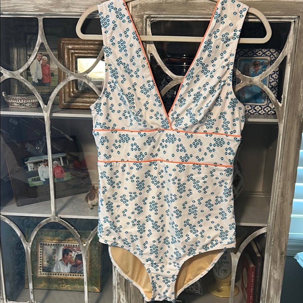 Cabina Life One-Piece Swimsuit, Size Large